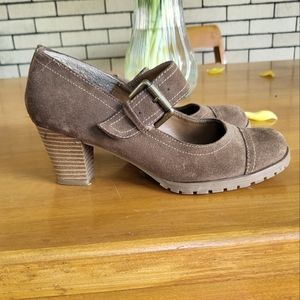 Confiorti brown suede Mary Jane heels